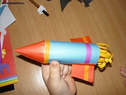 Ракета носитель технология 4 класс. Ракета поделка. Ракета из бумаги. Поделка ракета из бумаги. Поделка ракета 4 класс.